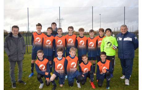 Les U15 vêtus de leurs nouveaux maillots ....